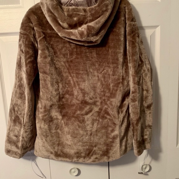 Faux fur half zip pullover (med) - Picture 2 of 5
